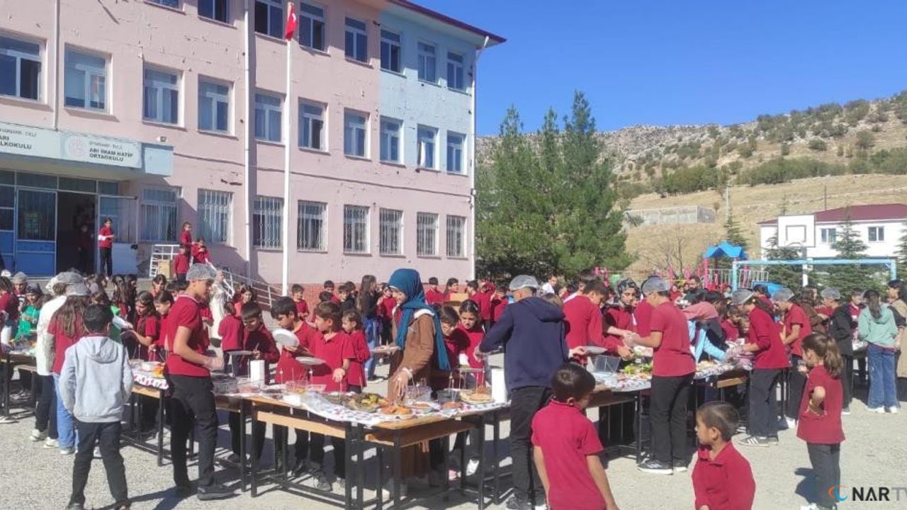 öğrencilerden Gazze'ye yardım etkinliği.