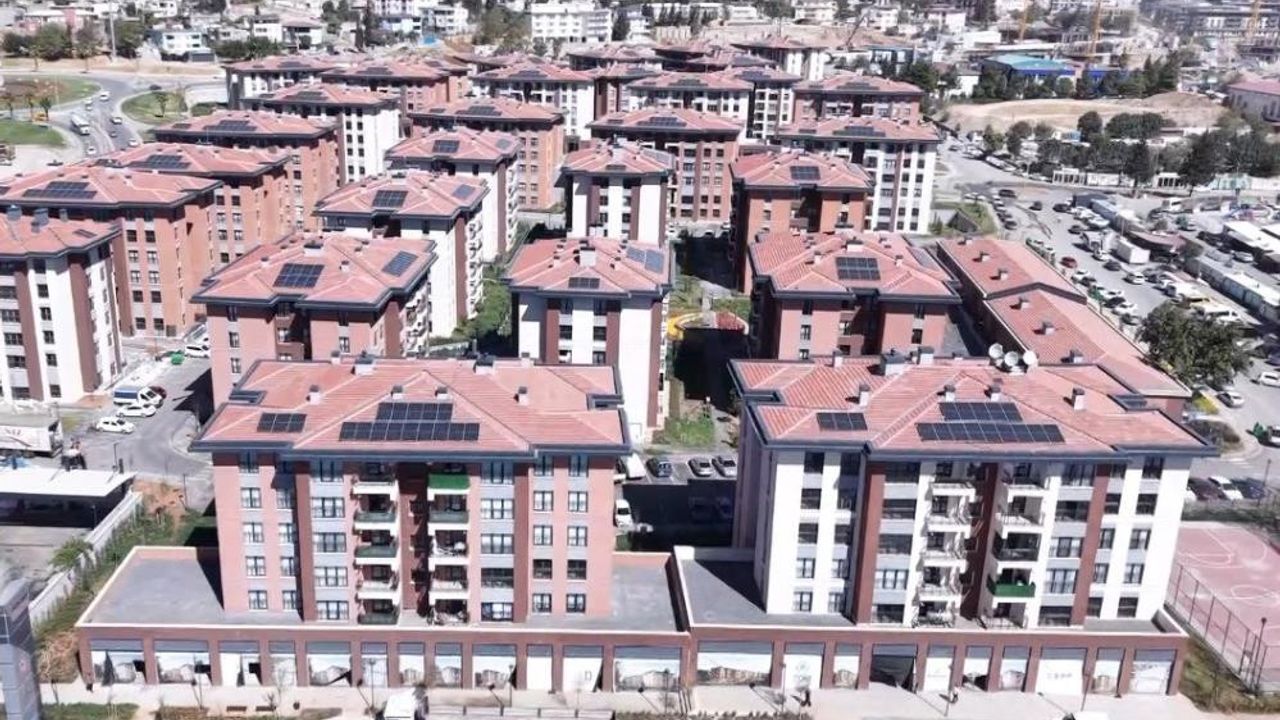 Depremin simgesi Ebrar Sitesi yeniden doğdu.