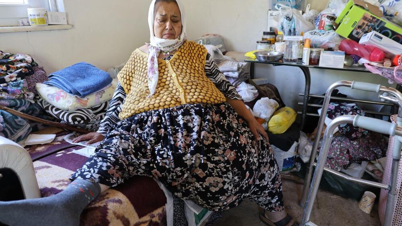 Her Geçen Gün Karnı Büyüyor, 15 Yıldır Yatağa Hasret Yaşıyor