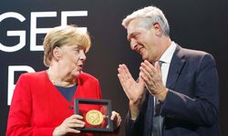 Eski Almanya Başbakanı Merkel, 2022 Nansen Mülteci Ödülü'nü aldı