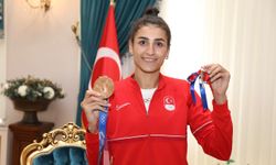 Milli sporcu Hatice Kübra İlgün'den bronz madalya