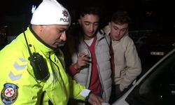Polisin 17 yaşındaki alkollü sürücü ve arkadaşı ile imtihanı