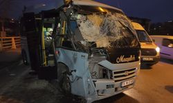 Minibüs otobüse çarptı: 14 yaralı