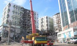 Diyarbakır’da 3 enkazda çalışmalar sürüyor