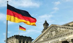 Almanya'da göç yasasında hamle: Turist vizesiyle iş bulanlar kalabilecek