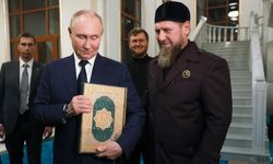 Putin camide Kuran-ı Kerim'e ne yaptı