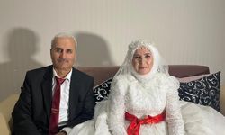 33 yıl sonra gelinlik ve damatlık giydiler.
