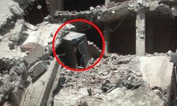 Ürettiği deprem kabinini yıkım esnasında böyle test etti!