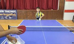 Minik depremzede sol koluyla rakete spor ile hayata sarıldı!