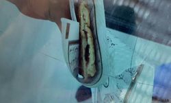 Büyük skandal:Kantinci Kur'an-ı Kerim sayfalarını tost kağıdı yaptı.