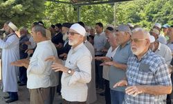 Kuraklığa çare arayan köylülerden yağmur duası.
