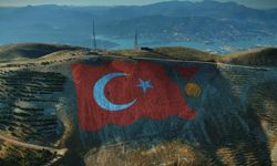 Ahır Dağı zirvesine 38 bin metrekarelik Türk bayrağı.