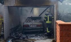 Garaj ve otomobil alev alev yandı.