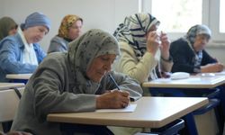 Torun sahibi ninelerin okumayı öğrenme azimleri imrendiriyor.