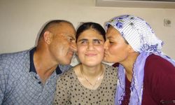 İlkokul mezunu annesi çalıştırdı, görme engelli kızı üniversiteyi kazandı.