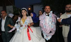 Geline 2 kilo altın, damada 6 buçuk milyon TL takıldı.