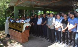 Yürüyüş sırasında kalp krizi geçirdi, hayatını kaybetti.