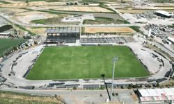 Şehrin yeni futbol sahası hızla yükseliyor.