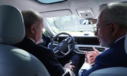 Cumhurbaşkanı Erdoğan, Togg'un yeni modeli T10F'yi test etti.
