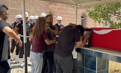 Kaza kurşunuyla ölen polisin cenazesi toprağa verildi.