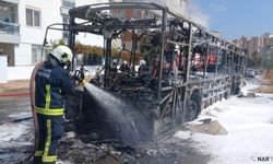 Antalya'da Park halindeki özel halk otobüsü alev alev yandı.