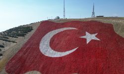 Dünyanın En Büyük Türk Bayrağı Ahır Dağı’nda.