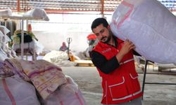 Deprem şehri Kahramanmaraş'ta esnaf, bin adet yorgan bağışı yaptı.
