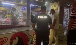 Alkollü şahıs işyerine böyle saldırdı.