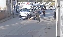 İşçi servisinin altında anne ve oğlu