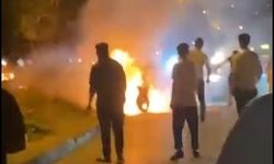 Kırık ayağıyla koşarak alev alan motosikleti söndürdü.