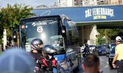 Fenerbahçe Stada Geldi: Taraftardan Coşkulu Karşılama.