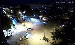 Motosikletle çarpışan otomobilin sürücüsü durmadan kaçtı.