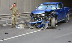 Sivil ekip aracı ile askeri araç çarpıştı, trafik kilitlendi