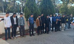 Edirne’de kamyonette 15 kaçak göçmen yakalandı.
