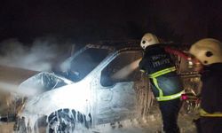 Hatay’da yanan araç kullanılmaz hale geldi.