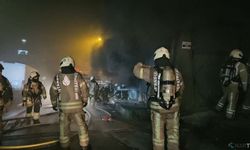Kağıthane’de 5 katlı bina alevlere teslim oldu.