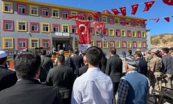 Şemdinli'de onarılan okul, öğrencilerine kapılarını açtı.