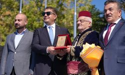 Düzce'de 25 yıllık pazarcı, yılın Ahisi seçildi.