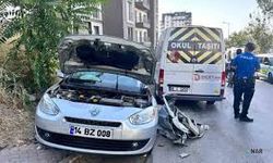 Ankara'da Otomobil İle Servis Minibüsü Kafa Kafaya Çarpıştı