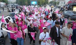 Muş’ta gönüllülerden "kanser farkındalığı" yürüyüşü.