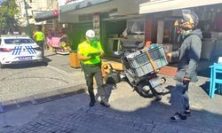 Çeşme çarşısında motosiklet sürücülerine denetim.