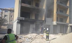 Antakya’da inşaat halindeki binada yangın çıktı.