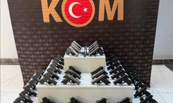 Uşak’ta otobüste 55 ruhsatsız tabanca bulundu.
