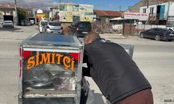 4 çocuğunu simit satarak okutuyor.
