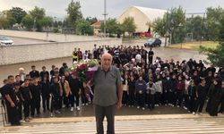 Mezun olduğu okulda 40 yıl görev yaptı törenle emekli oldu.