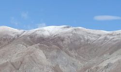 Tunceli’de Kırklar Dağı’na mevsimin ilk karı düştü.