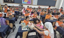 Minik eller Gazze için ilmek ilmek umut ördü