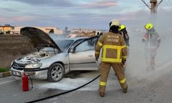 Bandırma’da seyir halindeki araç alev aldı