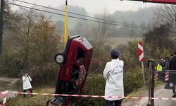 Otomobil dereye uçtu: 2 ölü, 1 yaralı