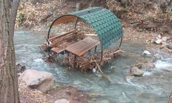 Palu'da Teke Deresi taştı: banklar sürüklendi